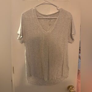 American Eagle Outfitters Light Gray V-Neck Short Sleeve Tee XS
